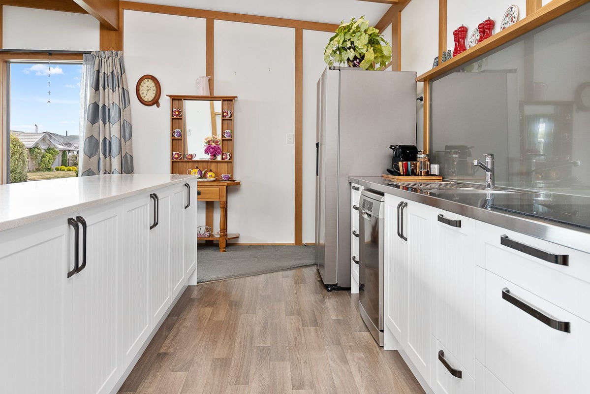 15 Mustang Alley, Burleigh, Blenheim - Carousel 2