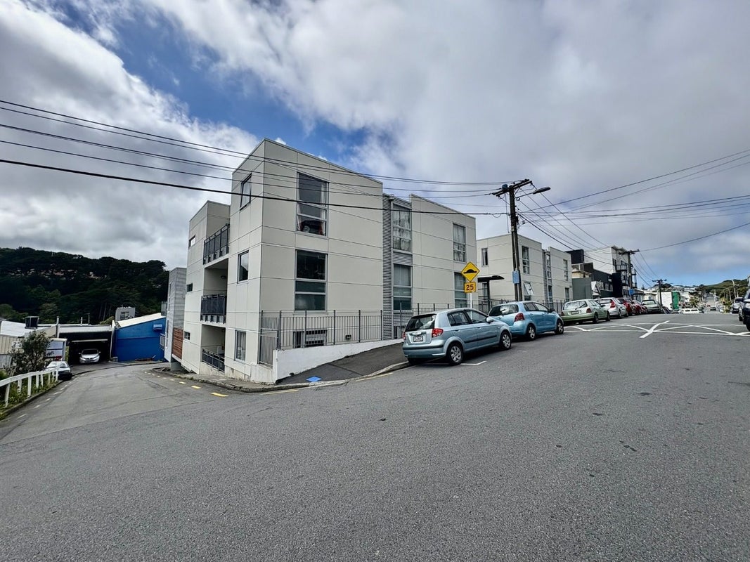 2/27 Hanson Street, Mount Cook, Wellington - Carousel 12