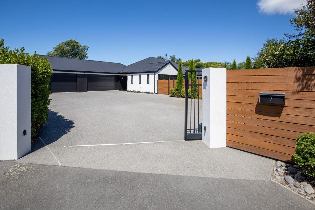 7 Quantock Place, Burwood, Christchurch - Carousel 1