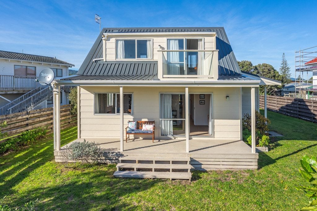 114 Field Way, Waikanae Beach, Waikanae - Carousel 2
