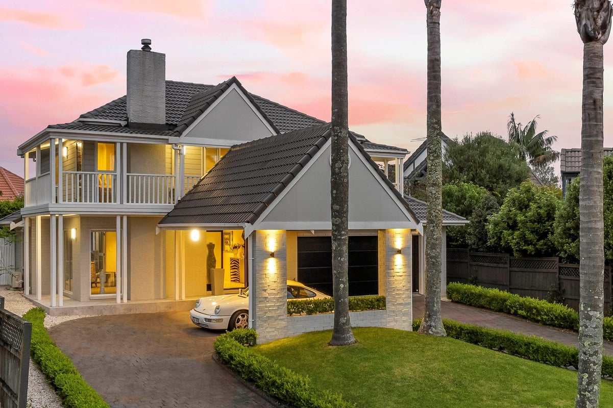 15 Elizabethan Gardens, St Heliers, Auckland - Carousel 1