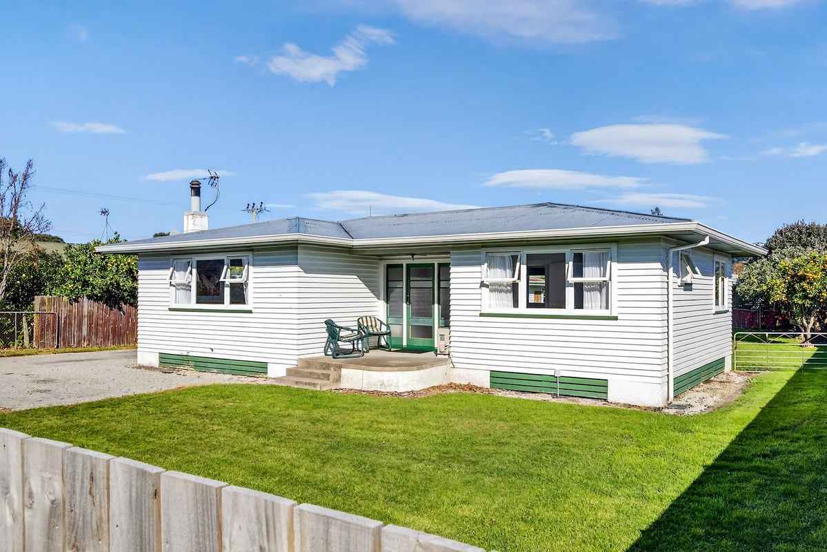 13 Huxley Road, Outer Kaiti, Gisborne - Carousel 1