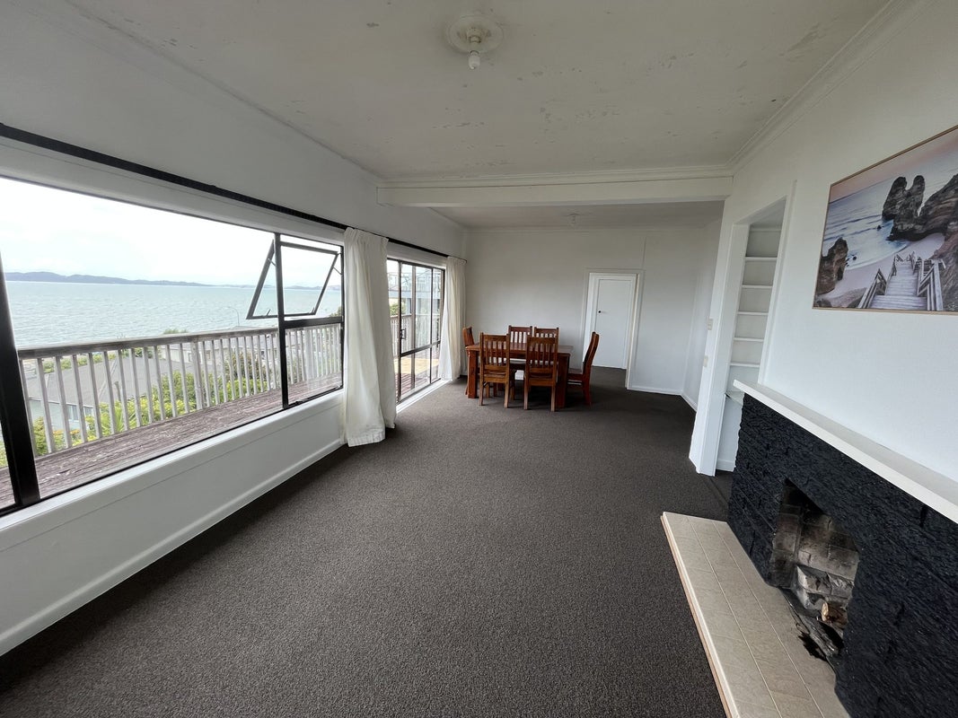 2 Carlton Crescent, Maraetai, Auckland - Carousel 1