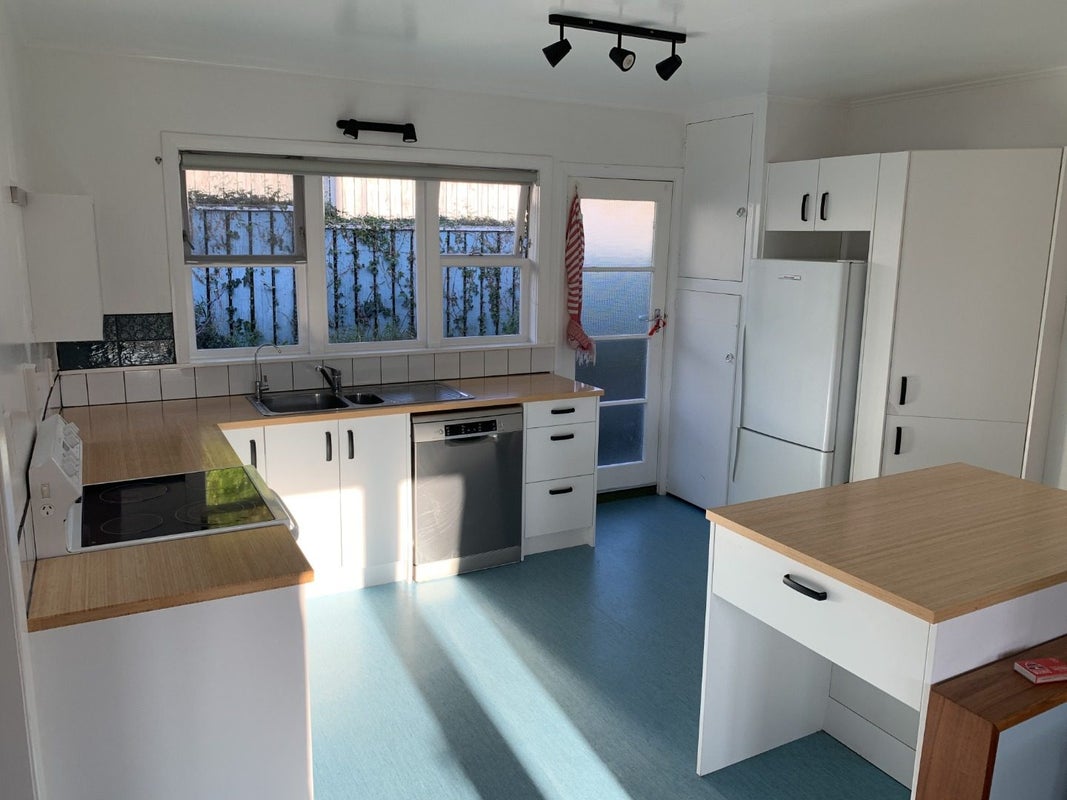 6 Karaka Grove, Raumati Beach, Paraparaumu - Carousel 2