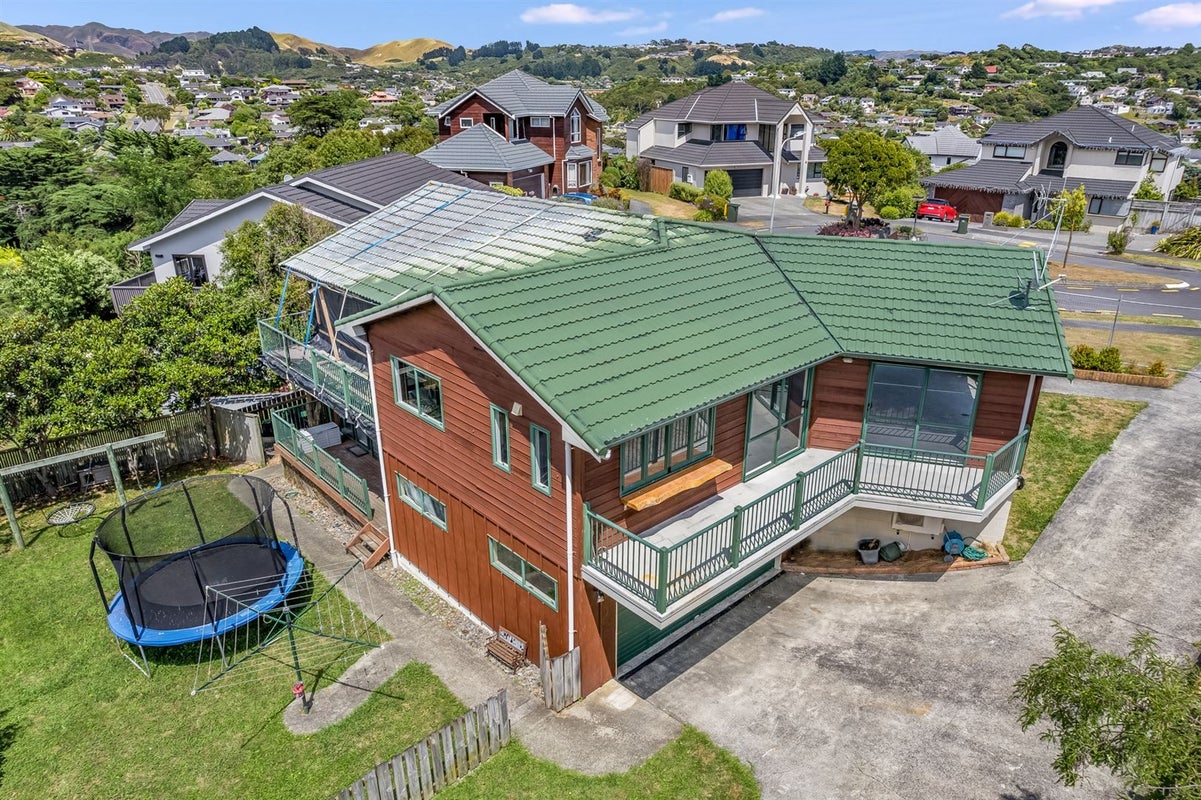 21 Molyneux Close, Whitby, Porirua - Carousel 1