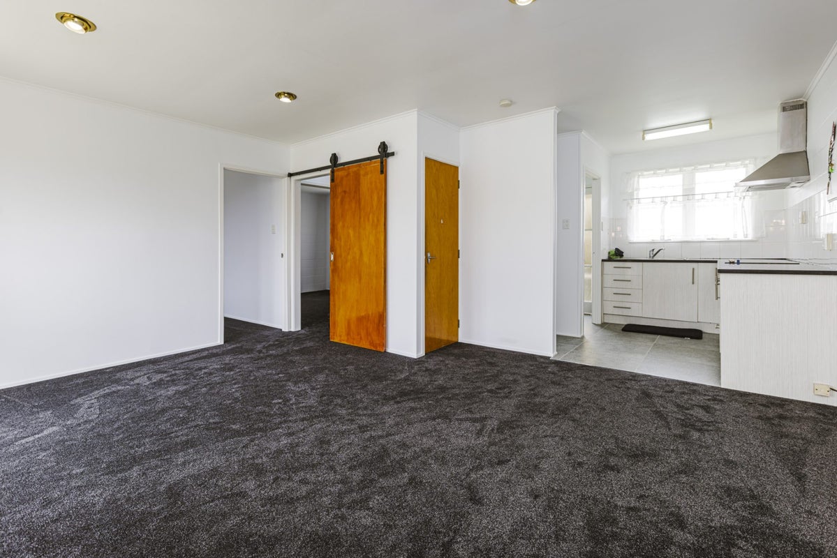 2/6 Hill Road, Papatoetoe, Auckland - Carousel 2