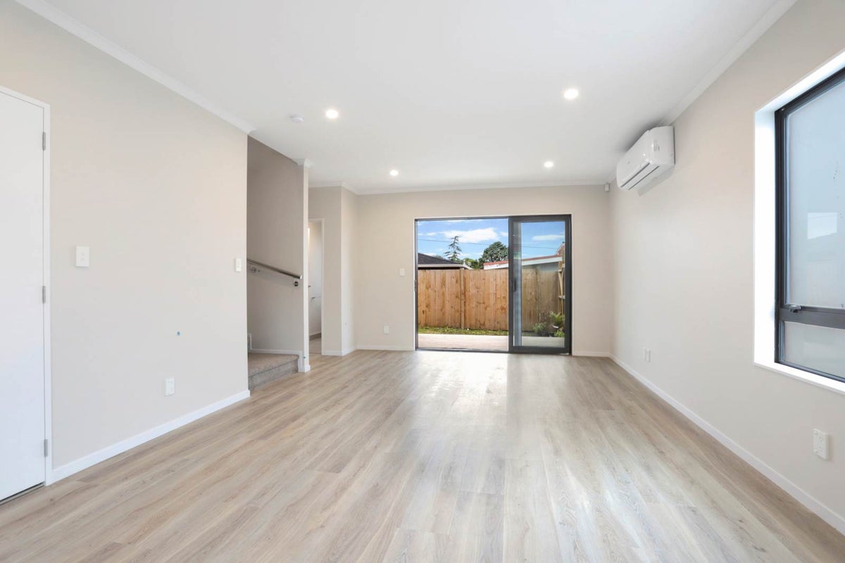 10C Roberts Road, Te Atatu South, Auckland - Carousel 2