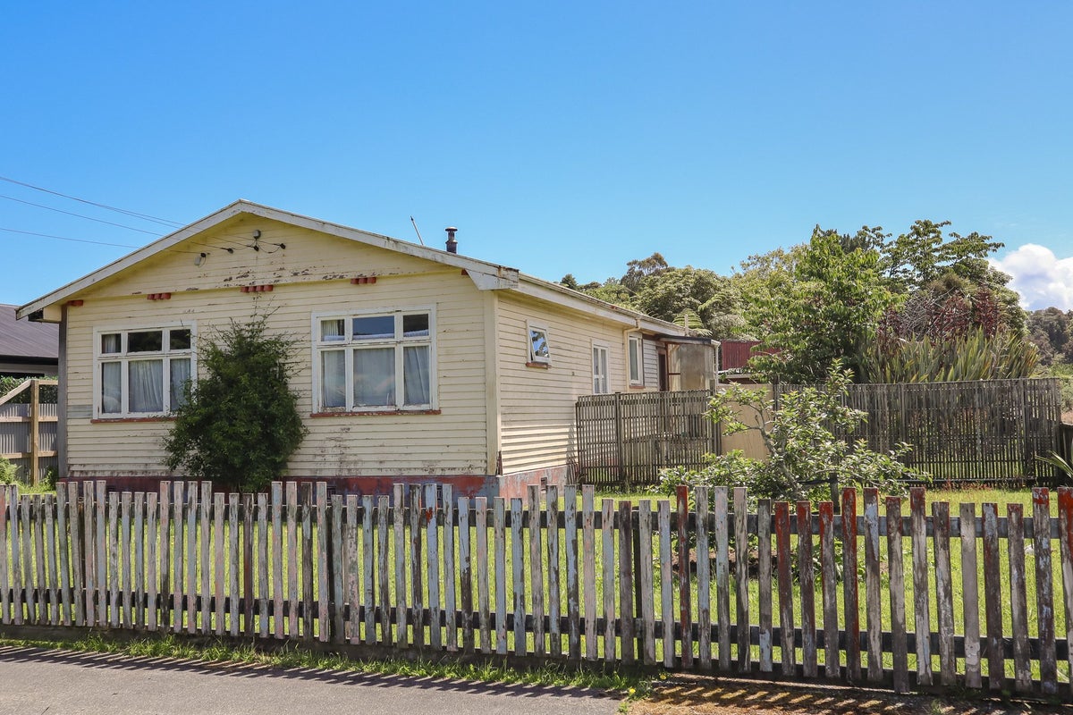 11 Geraldine Street, Greymouth, Greymouth - Carousel 2