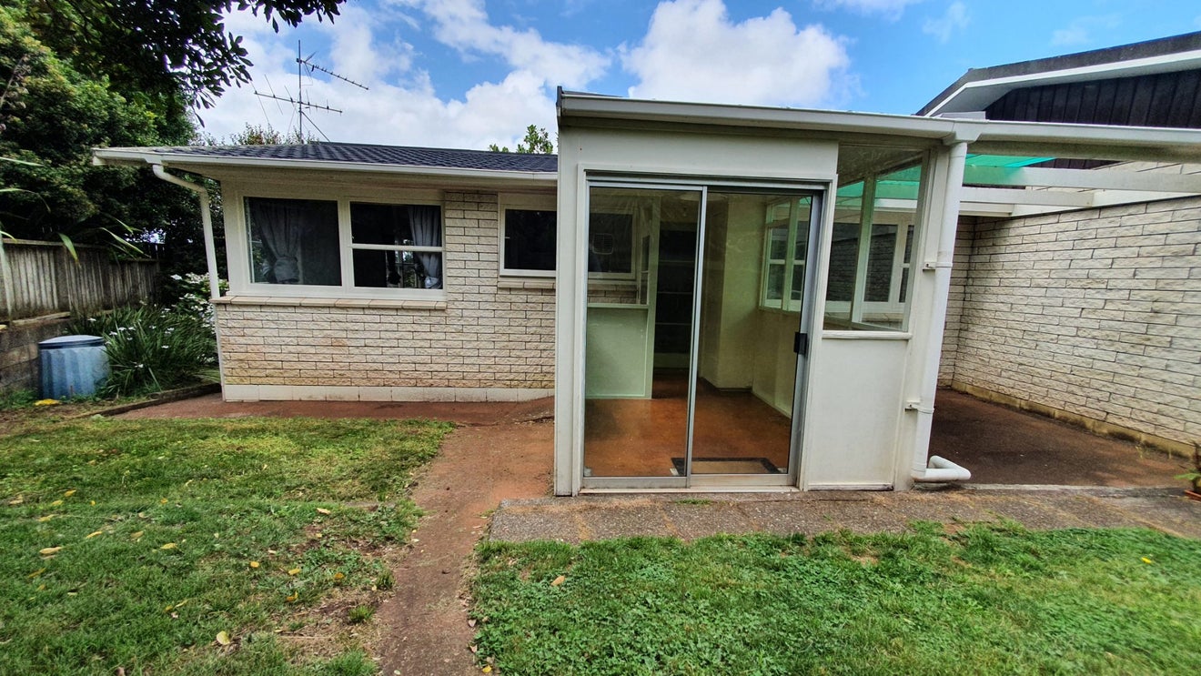 2/25 Highland Road, Mount Albert, Auckland - Carousel 12