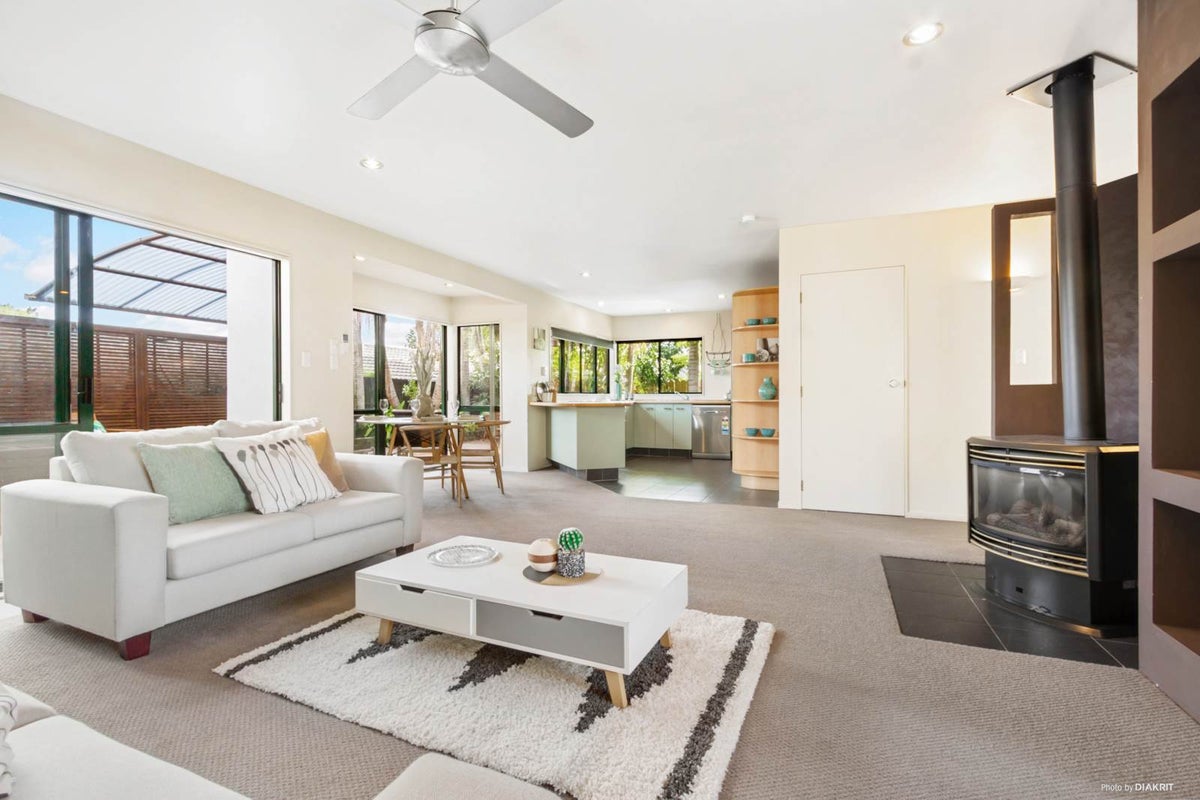 2/73 Matipo Road, Te Atatū Peninsula, Auckland - Carousel 1