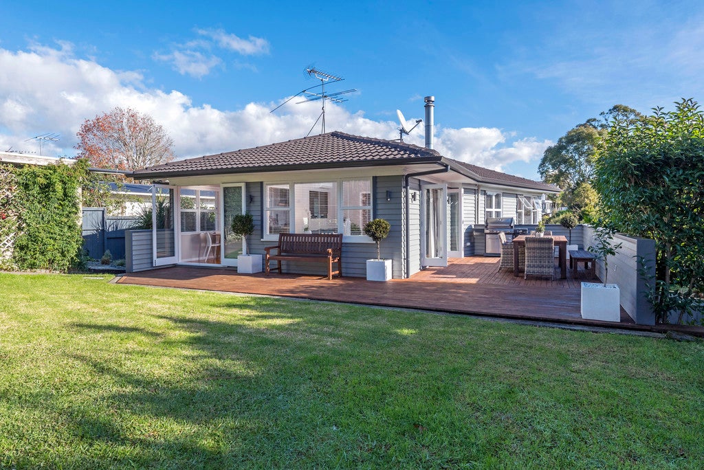 38 Robbies Road, Shelly Park, Auckland - Carousel 1
