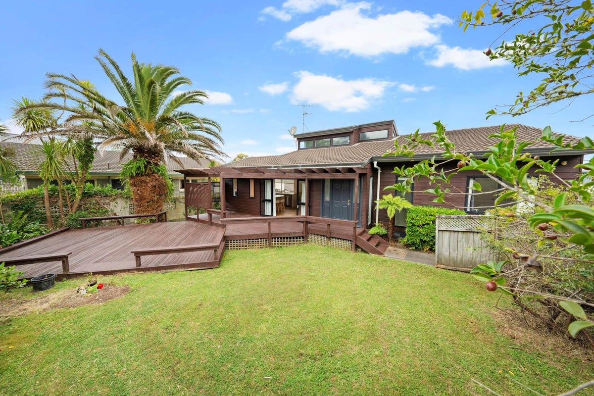 1/109 Sunset Road, Totara Vale, Auckland - Carousel 1