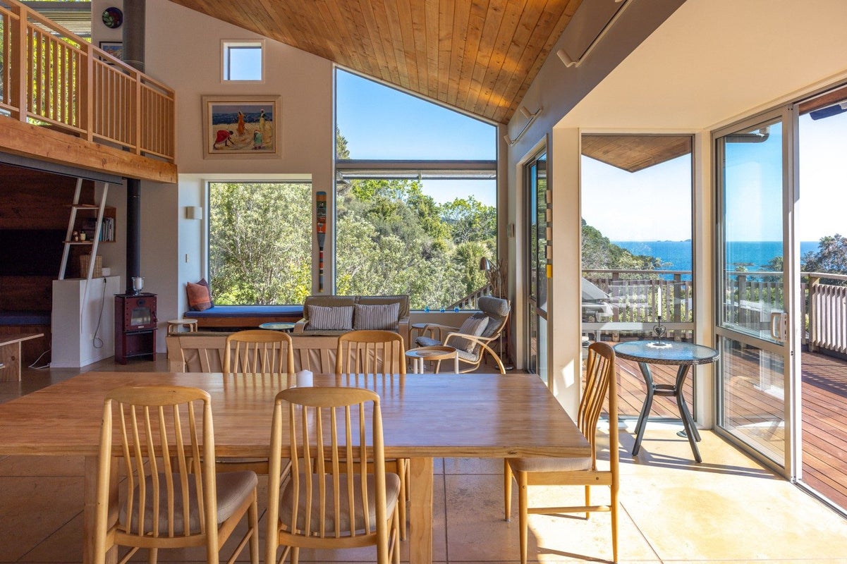 11 Empire Avenue, Oneroa, Waiheke Island - Carousel 2