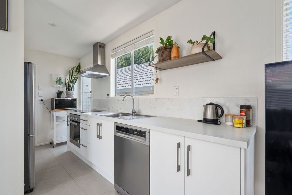 1/11 Radnor Street, St Albans, Christchurch - Carousel 2