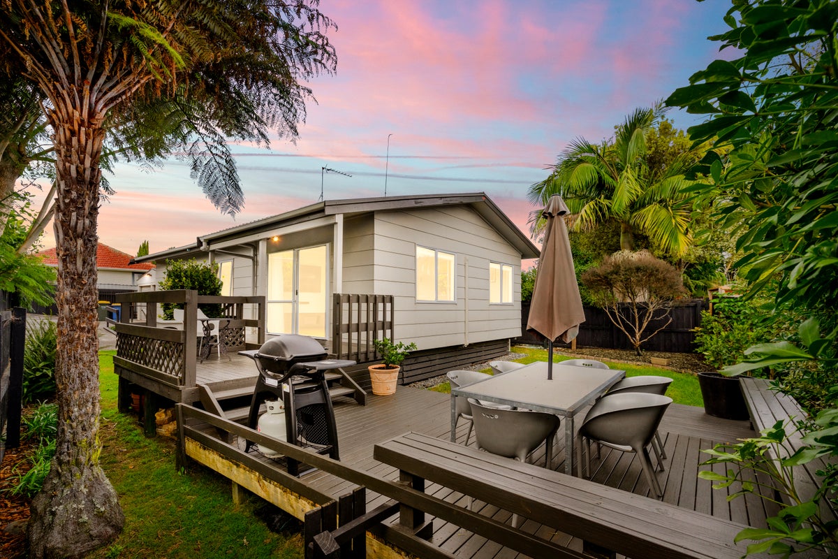 1/52 Kervil Avenue, Te Atatu Peninsula, Auckland - Carousel 1