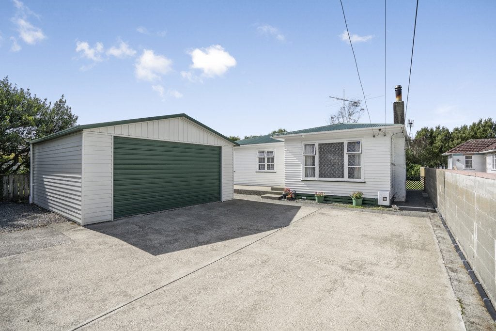 68 Totara Street, Wainuiomata, Lower Hutt - Carousel 1