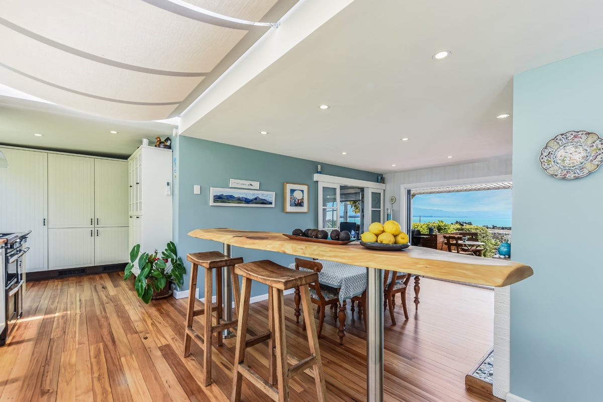 4 Rangiora Terrace, Tahunanui, Nelson - Carousel 1