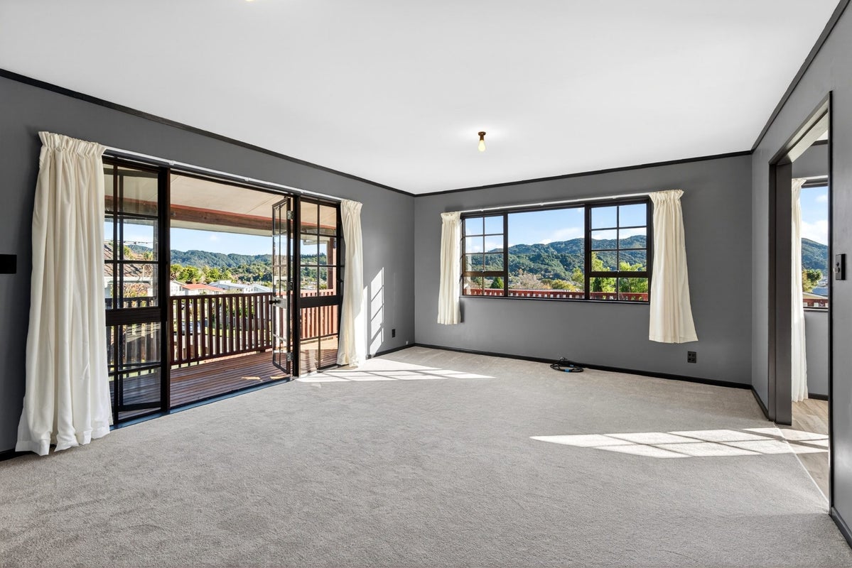 52 Antrim Crescent, Wainuiomata, Lower Hutt, Wellington - Carousel 2