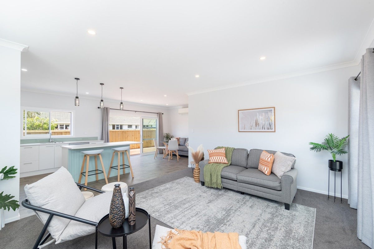 5 Camp Street, Silverstream, Upper Hutt - Carousel 2