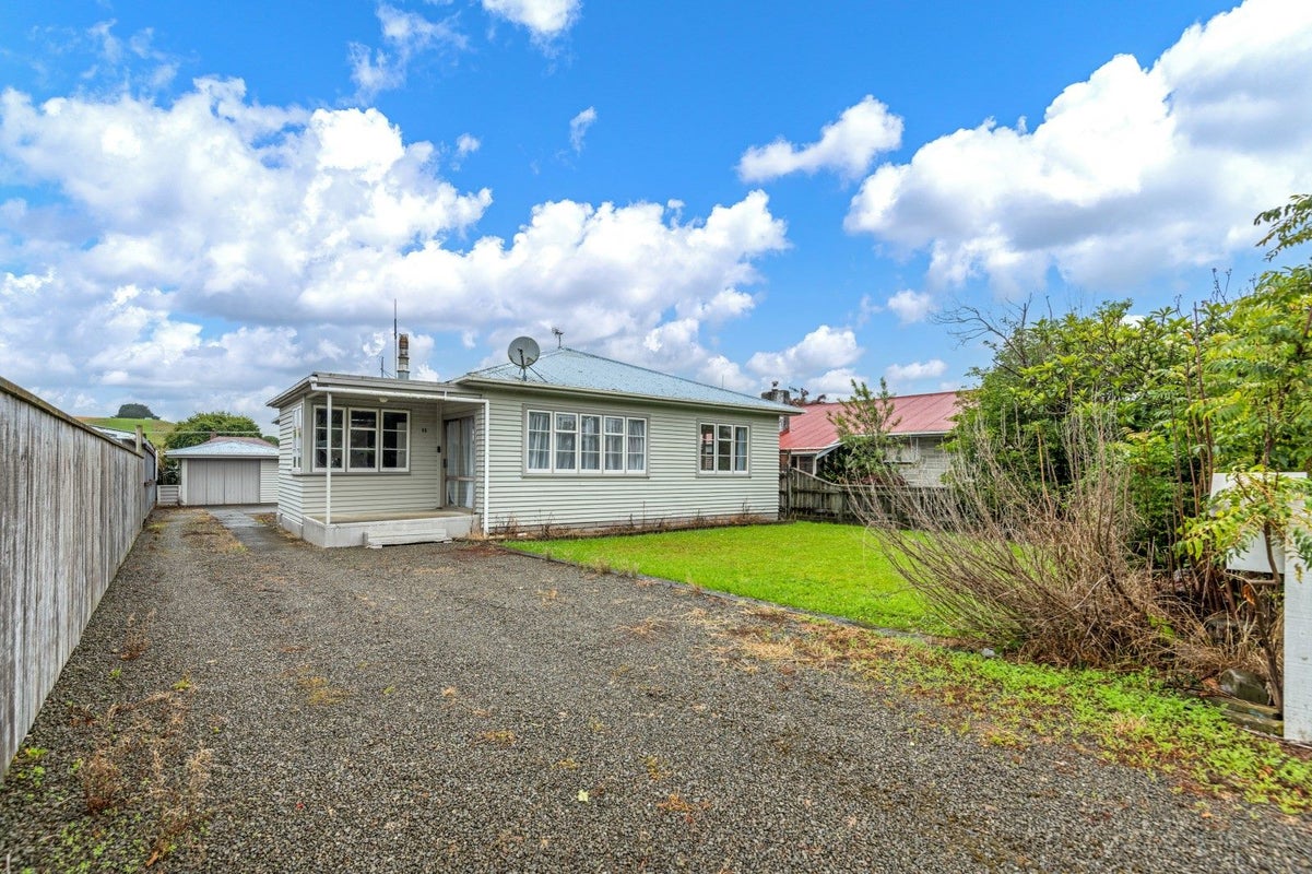 11 Sedcole Street, Pahiatua - Carousel 1