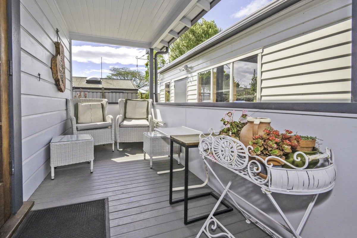 213 Grove Road, Mayfair, Hastings - Carousel 2