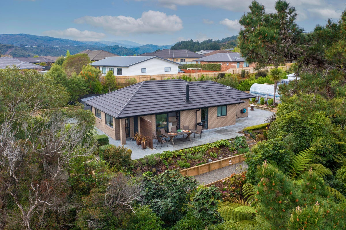 30A Sunstone Crescent, Brown Owl, Upper Hutt - Carousel 1