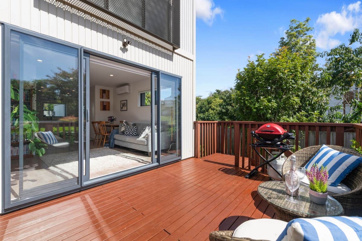 2 Tautaiao Lane, Opaheke, Papakura - Carousel 2