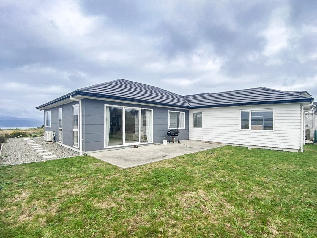 7 Boeing Way, Newlands, Wellington - Carousel 1