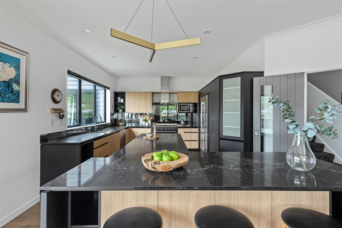 1 Crompton Avenue, Churton Park, Wellington - Carousel 2