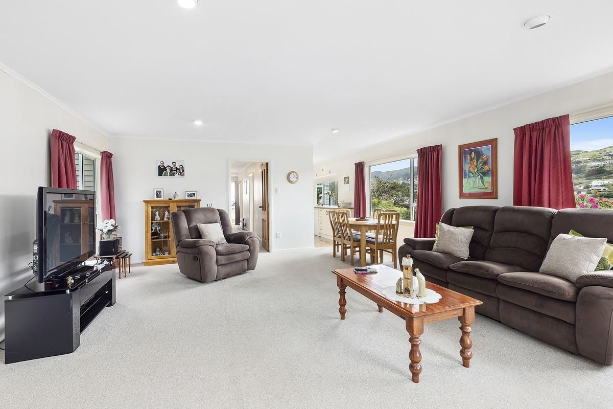 9 Hampton Hill Road, Tawa, Wellington - Carousel 2