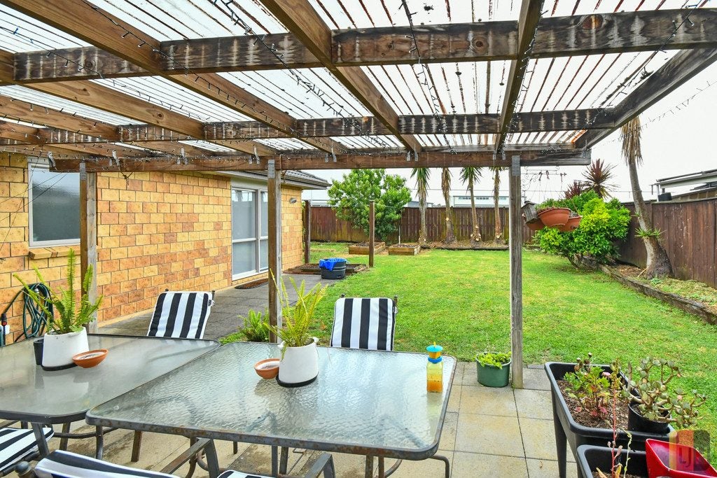 48 Turnberry Drive, Wattle Downs, Auckland - Carousel 2