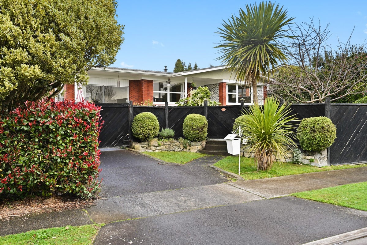 16 Egmont Street, Chartwell, Hamilton - Carousel 1
