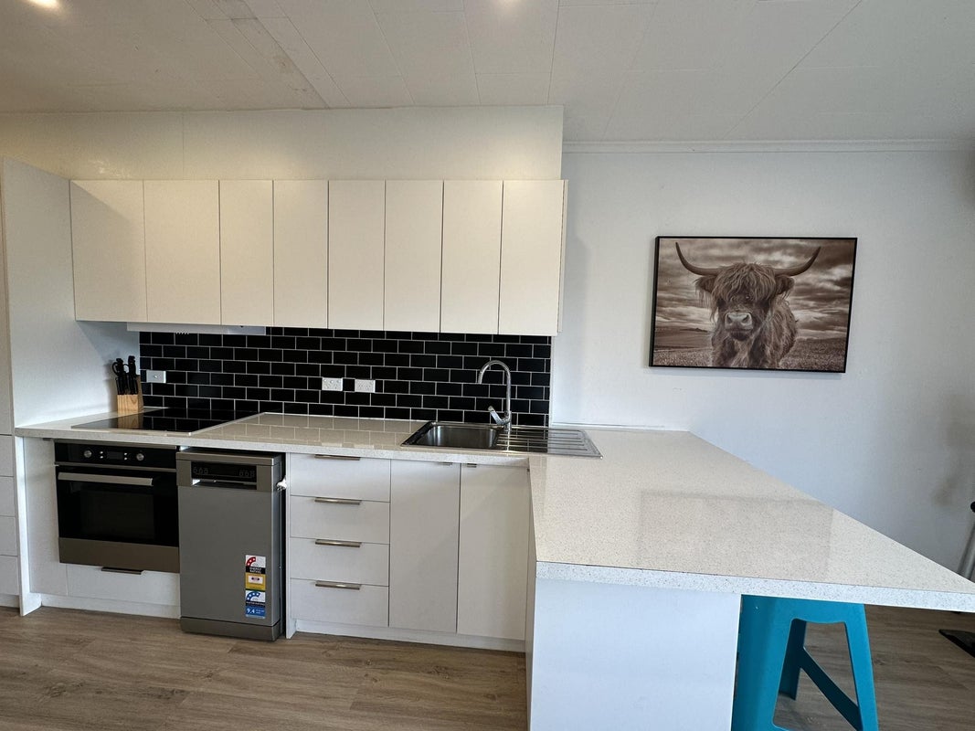 2/416 Fergusson DR, HERETAUNGA, UPPER HUTT - Carousel 1