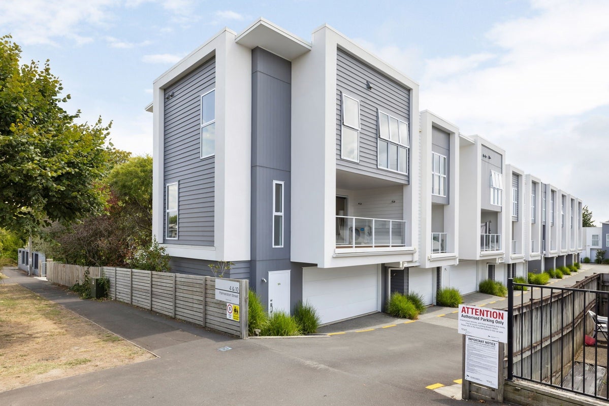 1/4 Palmerston Street, Hamilton Central, Hamilton - Carousel 1