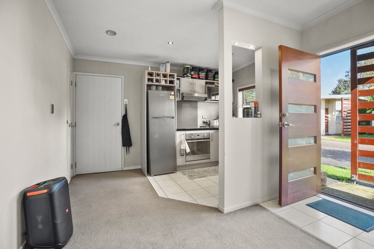 11/46 Peachgrove Road, Hamilton East, Hamilton - Carousel 2