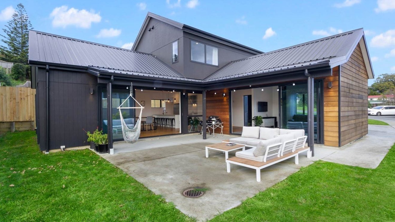 9 Mataki Way, Glen Eden, Auckland - Carousel 1