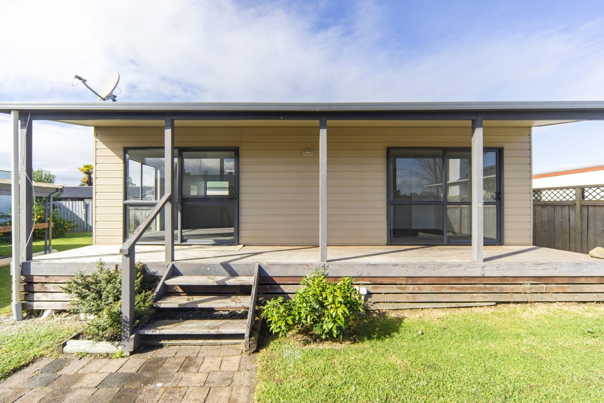 7 Saint Lukes Place, Bader, Hamilton - Carousel 2