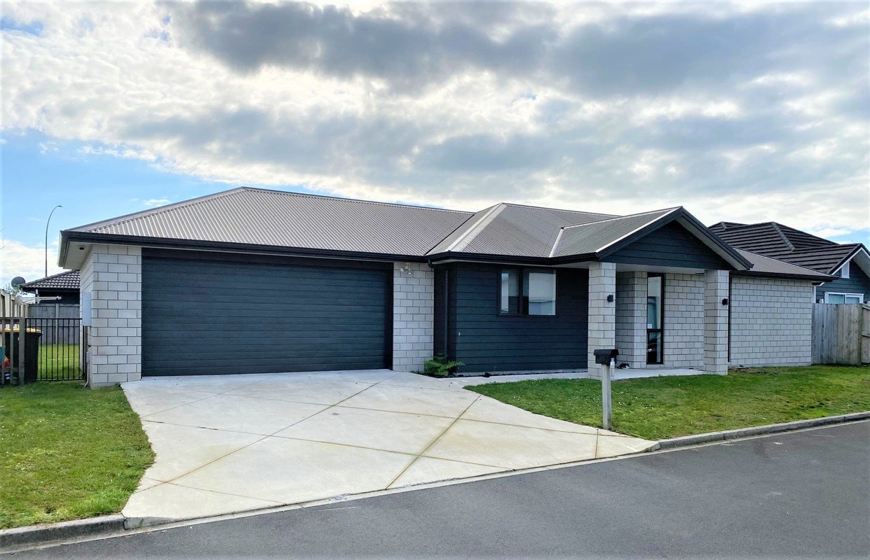 13 Derwent Place, Flagstaff, Hamilton - Carousel 1