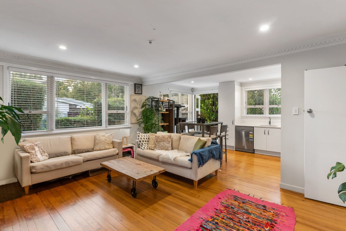 20 Royal View Road, Te Atatu South, Auckland - Carousel 2