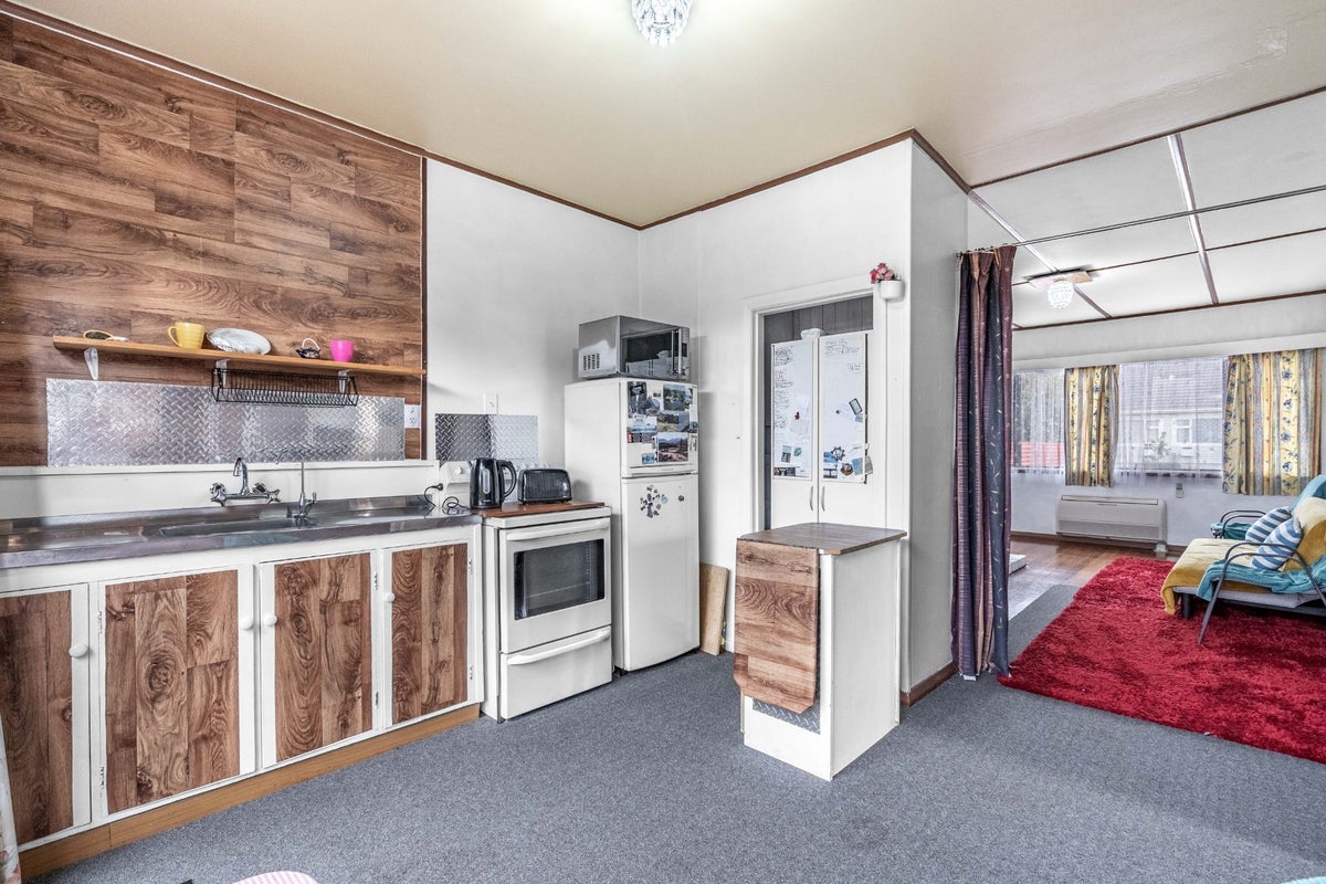 8 Lockerbie Street, Turnbull Thomson Park, Invercargill - Carousel 2