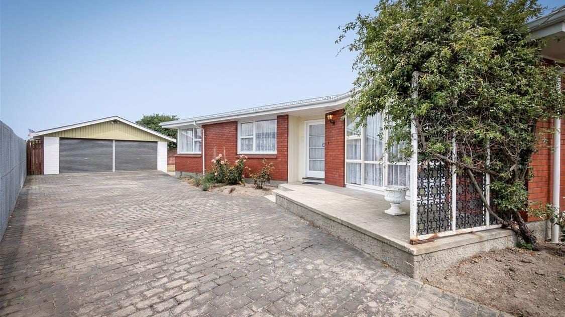 6 Whelan Place, Hei Hei, Christchurch - Carousel 1