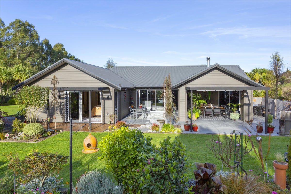 21 Stewart Glen, Acacia Bay, Taupo - Carousel 2