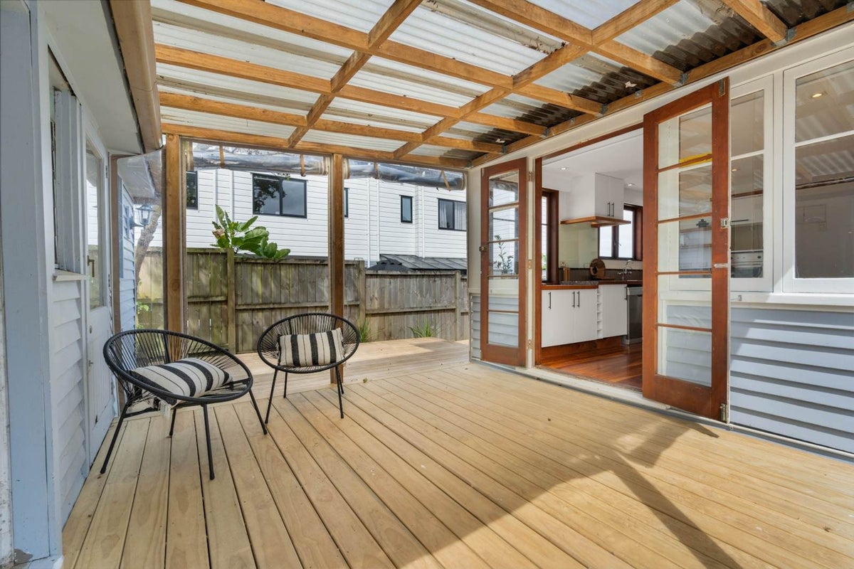 1/22 Harbour View Road, Te Atatū Peninsula, Auckland - Carousel 2