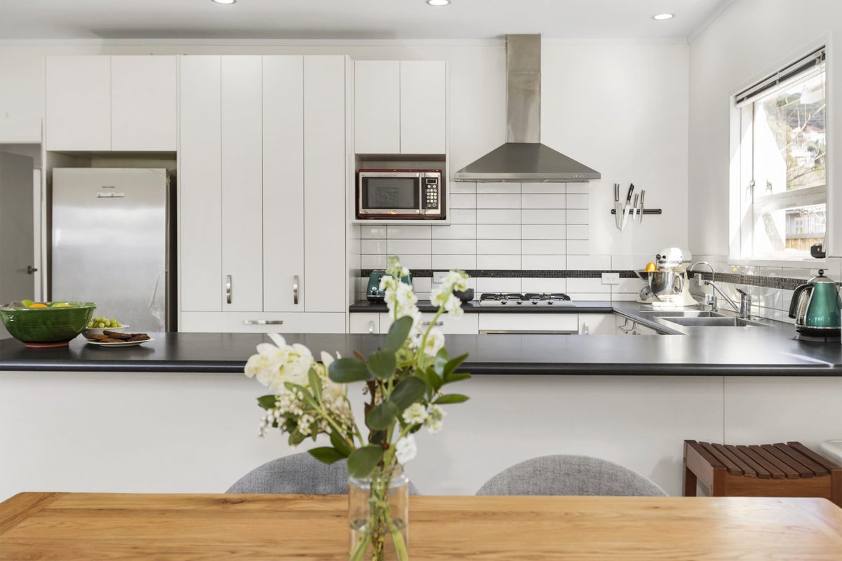10 Moselle Street, Island Bay, Wellington - Carousel 2