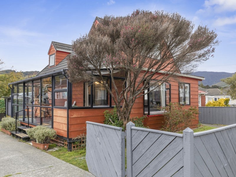 37A Bledisloe Crescent, Wainuiomata, Lower Hutt - Carousel 17