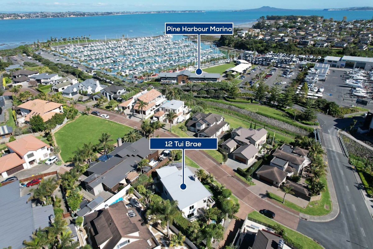 12 Tui Brae, Beachlands, Auckland - Carousel 2