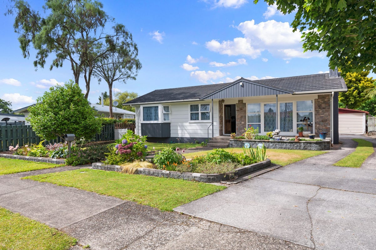 8 Joanne Crescent, Pukehangi, Rotorua - Carousel 1