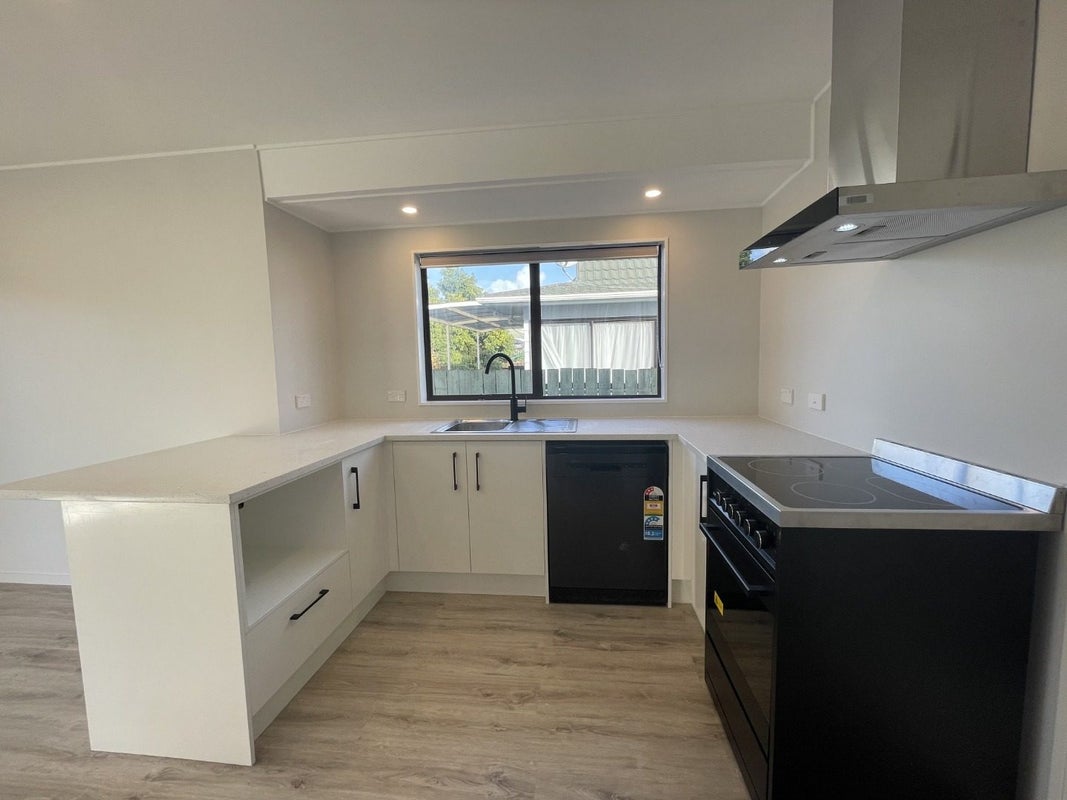 1/46 Aviemore Drive, Highland Park, Auckland - Carousel 2