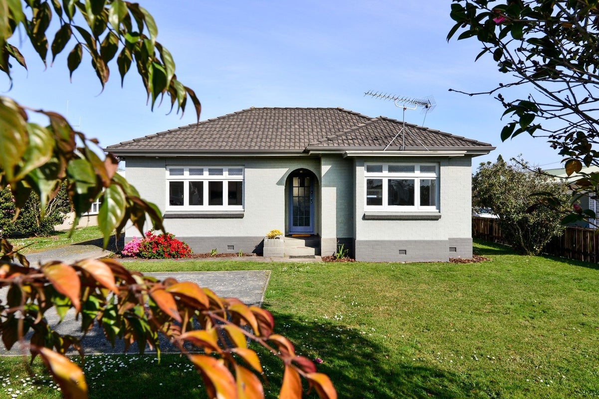 74 Te Aroha Street, Hamilton East, Hamilton - Carousel 1