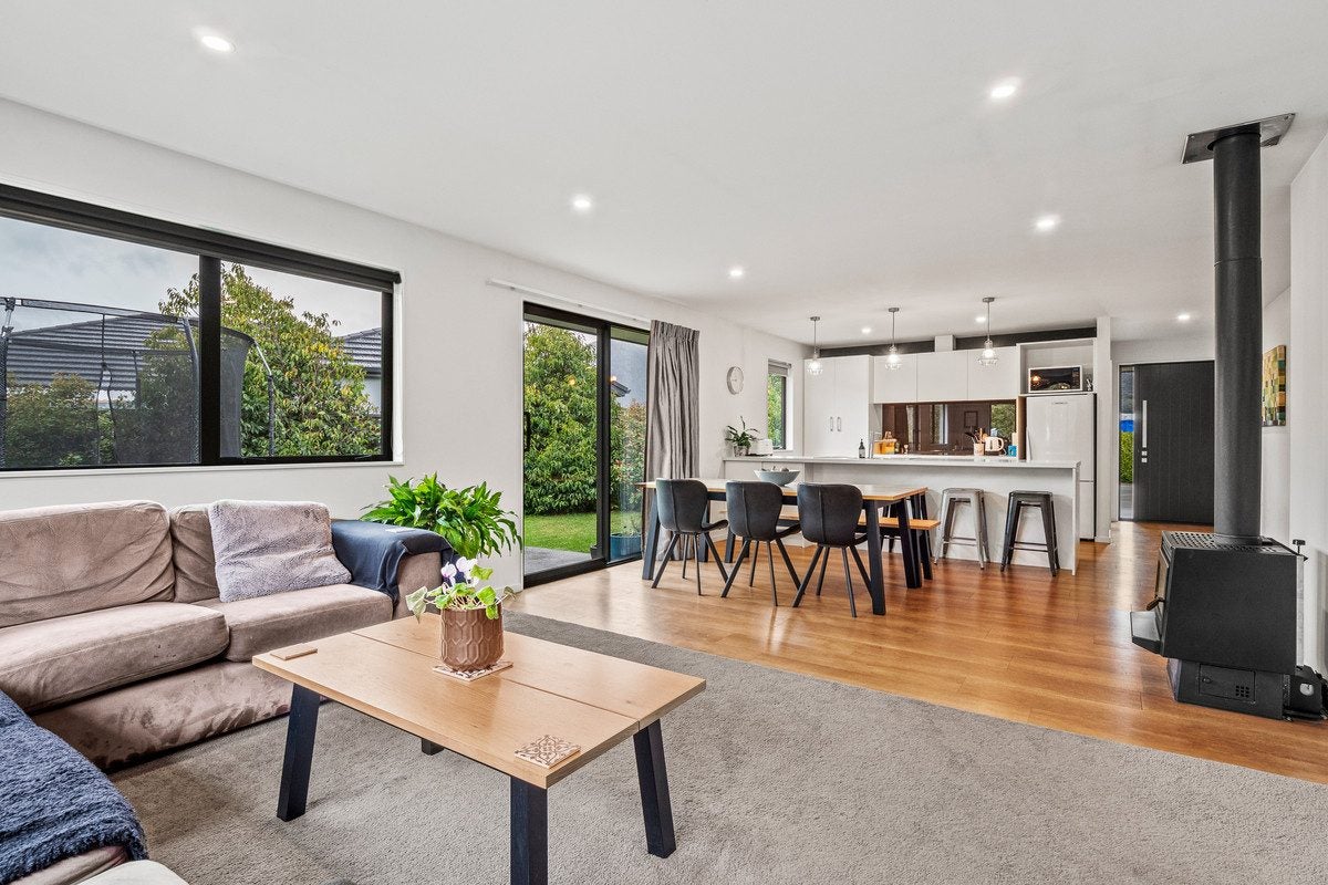 9 Oxfordshire Avenue, Lower Shotover, Queenstown - Carousel 2